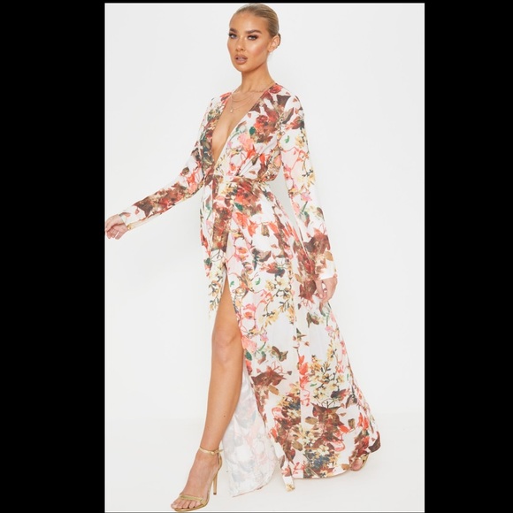 PrettyLittleThing Dresses & Skirts - HOST PICK!! Floral Print Plunge Long Sleeve Maxi Dress